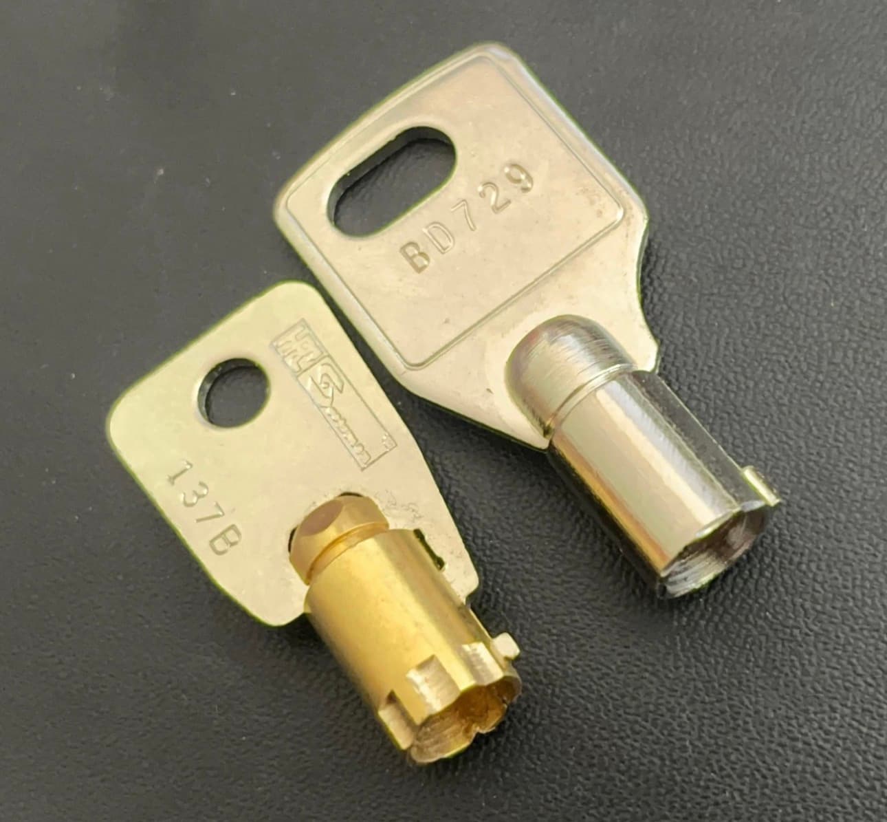 physical consignment box key